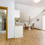 Alex 1 Apartman *